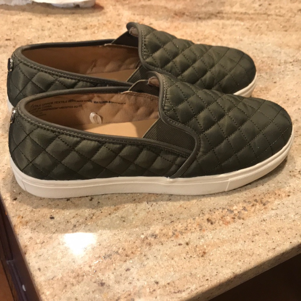 Mossimo brand green quilted slip on sneakers